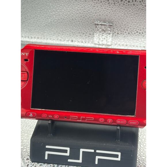 Red psp 3000 w/charger & new battery - Picture 3 of 8